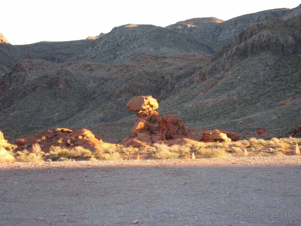 Las Vegas 2010 - Valley of Fire 1001.JPG - The 2010 Las Vegas Fire - Ice and Sweat Tour. Half Marathon, Red Rock Canyon, Mt. Charleston, Casinos, Valley of Fire.... and buffets!